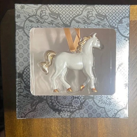 Taylor Swift White Horse Ornament - Picture 2 of 4